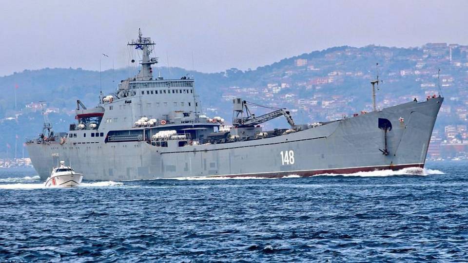 Russian Reinforcements Head for Syria: Warships Laden with Tanks, Military Trucks and Armoured Patrol Boats
