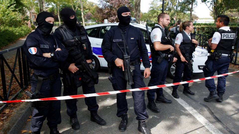 ‘Allahu Akbar’: Two Killed, Attacker Shot by Police After Paris Mass Stabbing
